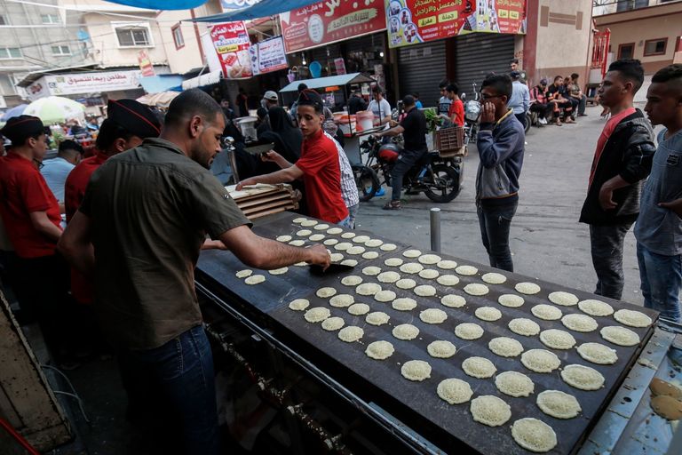 غزة عقب العدوان.. أمل الحياة يكسر ألم المجزرة