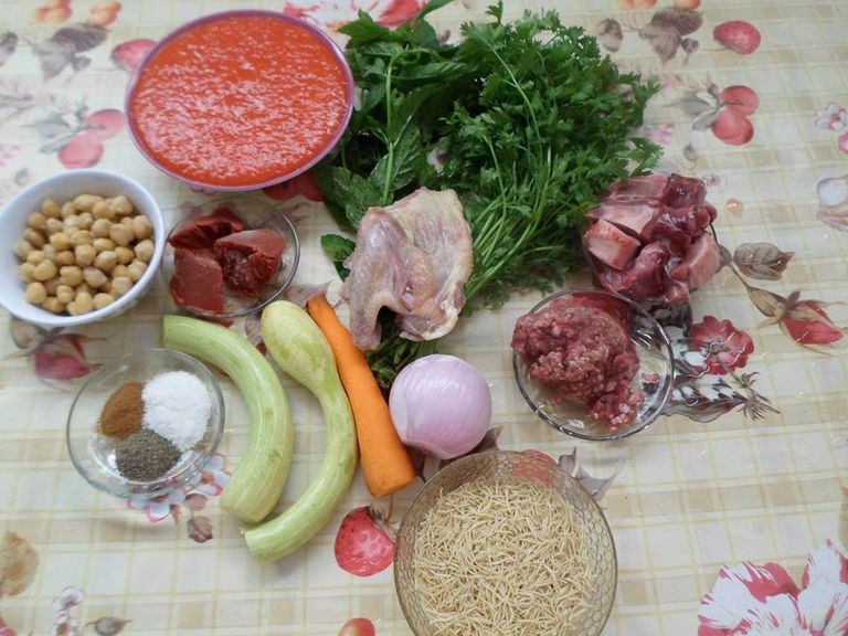 المكونات طبق شوربة "المْقَطْفَة" التقليدي الجزائري