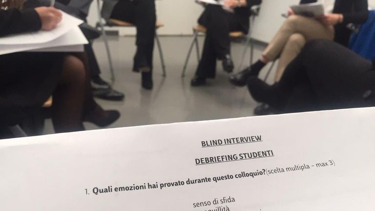 مقابلة عمل بالظلام.. أحدث طرق التوظيف في إيطاليا