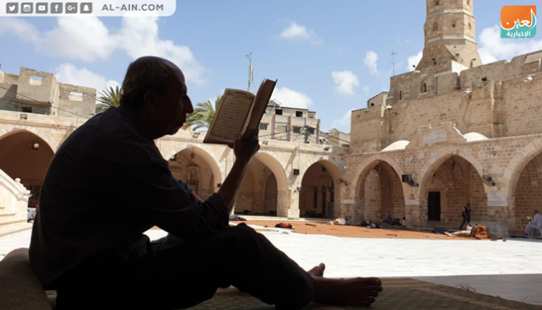 المسجد العمري بغزة "قبلة" الزوار في رمضان