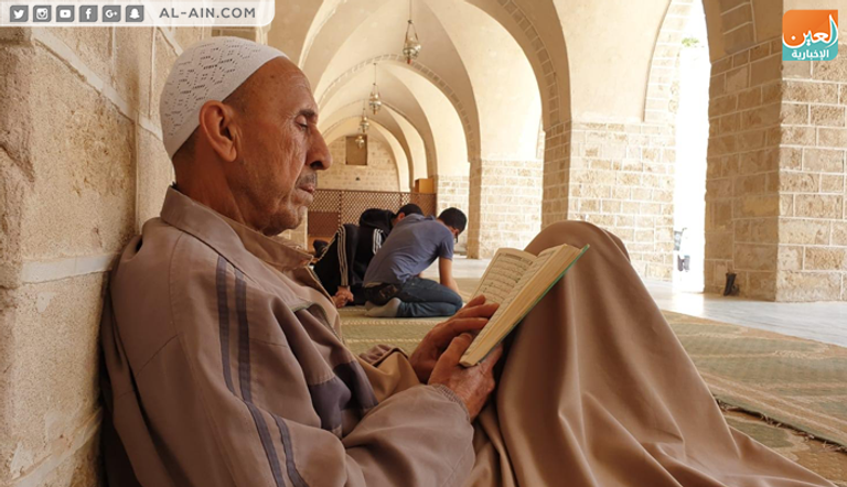 المسجد العمري بغزة "قبلة" الزوار في رمضان