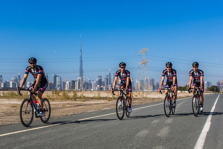 النقل في دبي.. اتجاه نحو المستقبل برا وبحرا وجوا