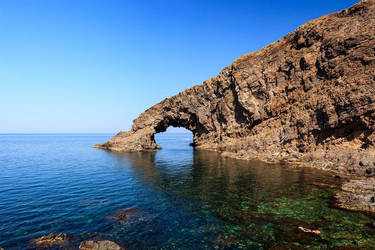 بانتيليريا.. لؤلؤة البحر الأبيض المتوسط السوداء