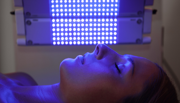 "التحفيز الضوئي" يظهر نتائج مبشِّرة في علاج "ألزهايمر".
