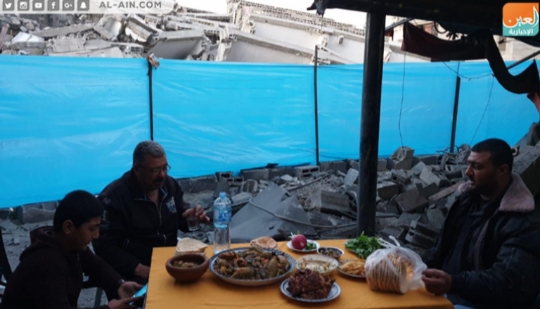 إفطار رمضان على أنقاض المنازل في غزة