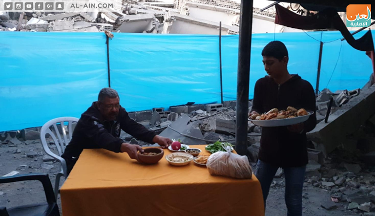 إفطار رمضان على أنقاض المنازل في غزة