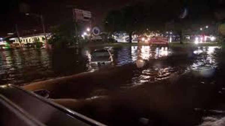 عواصف توقع قتيلا وتعطل الطيران في الولايات المتحدة