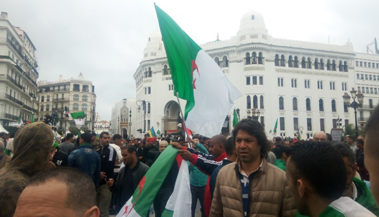 سجن كبار رجال بوتفليقة في الجزائر وتواصل الحراك الشعبي