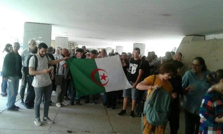 مظاهرات طلبة الجزائر سجن كبار رجال بوتفليقة في الجزائر وتواصل الحراك الشعبي