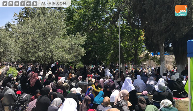 آلاف المصلين في المسجد الأقصى