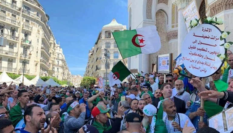 جمعة الصمود حتى تحقيق مطالب الحراك بالجزائر