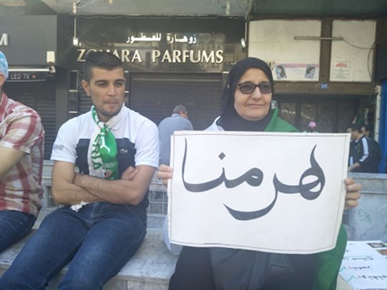 جمعة الصمود حتى تحقيق مطالب الحراك بالجزائر جمعة الصمود حتى تحقيق مطالب الحراك بالجزائر