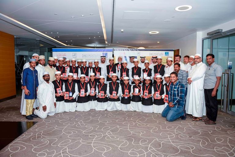 "دبي الدولية للقرآن الكريم" تكرم وفدا من طلبة كيرلا الهندية