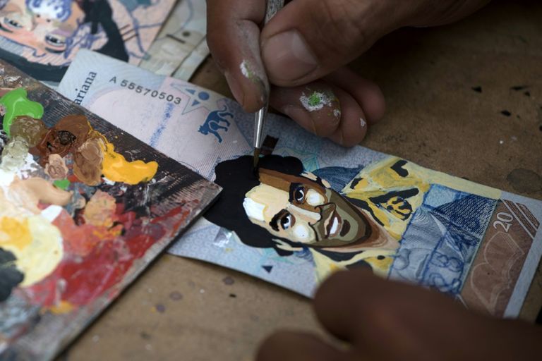 مشاهير فنزويلا على القطع النقدية.. حيلة فنانين لاستعادة قيمة العملة