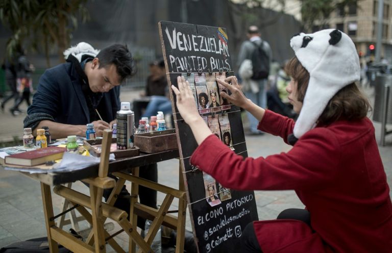 مشاهير فنزويلا على القطع النقدية.. حيلة فنانين لاستعادة قيمة العملة