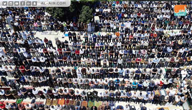 آلاف المصلين في المسجد الأقصى