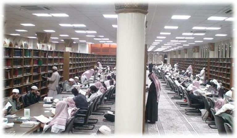 مدخل مكتبة المسجد النبوي الشريف.