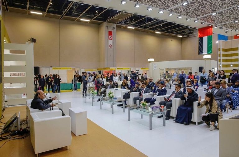 جانب من جلسات جناح الشارقة في معرض تورينو للكتاب.