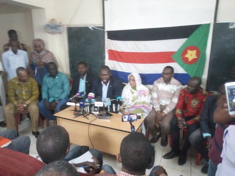 جانب من المؤتمر الصحفي الناطق باسم الحركة الشعبية مبارك أردول