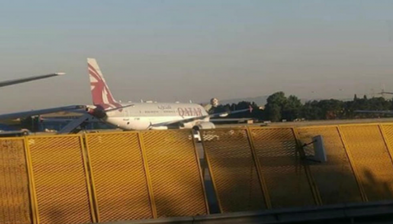 الطائرة القطرية في مطار مهر آباد