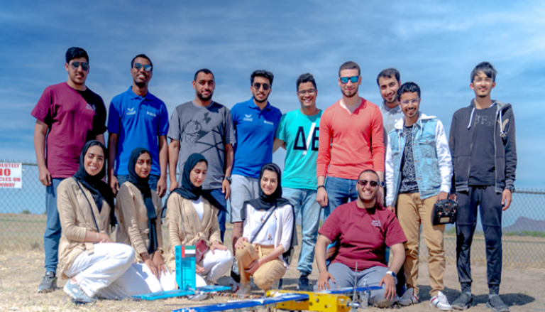 فريق طلبة جامعة خليفة 