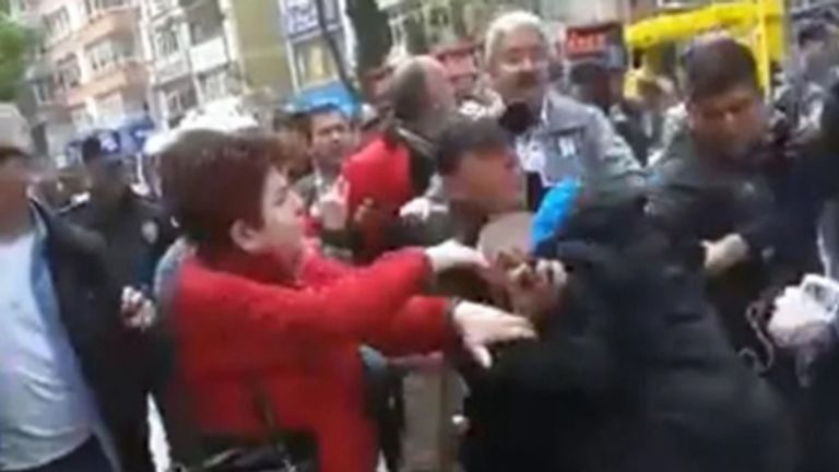 شرطة أردوغان تفض وقفة احتجاجية ضد إعادة انتخابات إسطنبول