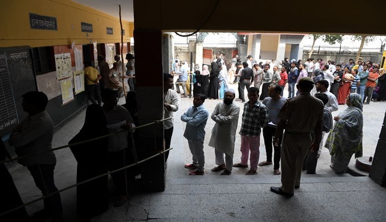 ناخبة هندية تصوت في الانتخابات العامة