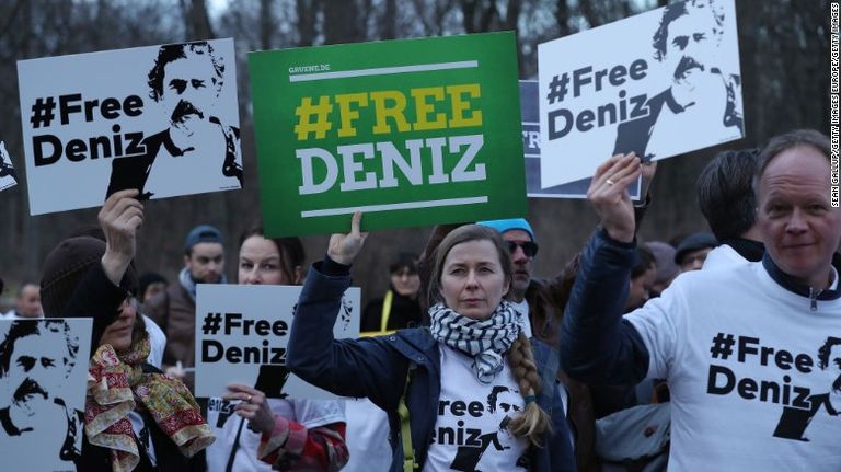 مظاهرات سابقة للمطالبة بإطلاق سراح الصحفي الألماني