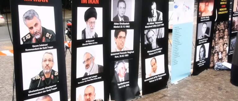 جانب من وقفة احتجاجية لإيرانيو ألمانيا