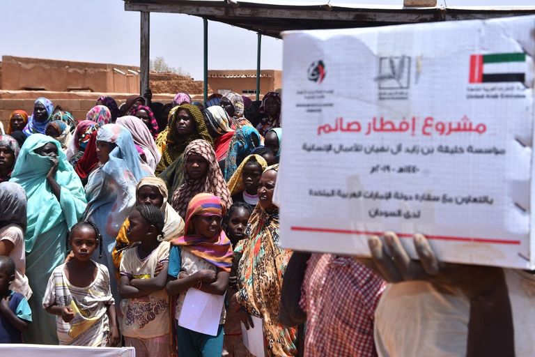 سفارة الإمارات تنفذ إفطارات "خليفة الإنسانية" في السودان