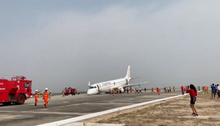 طيار من ميانمار ينجح في الهبوط بطائرة رغم تعطل عجلاتها الأمامية