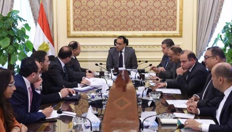 رئيس الوزراء المصري خلال اجتماعه مع قيادات سوق المال في مصر