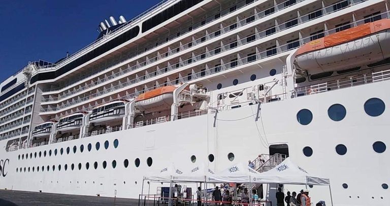 سياح يصلون ميناء العقبة سياح يصلون ميناء العقبة