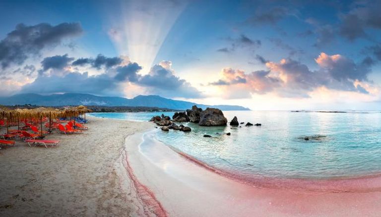 إلافونيسي.. شاطئ كريت الوردي.. جنة يونانية على الأرض