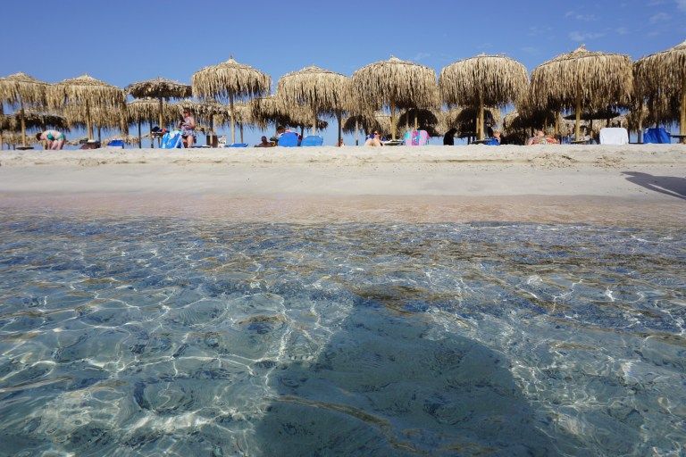 إلافونيسي.. شاطئ كريت الوردي.. جنة يونانية على الأرض