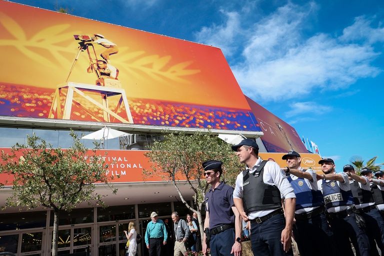 الاستعدادات تتواصل لانطلاق مهرجان كان