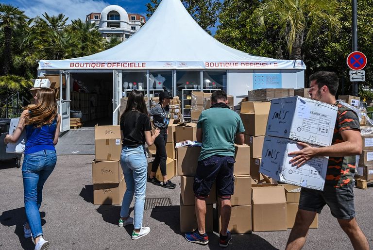 الاستعدادات تتواصل لانطلاق مهرجان كان