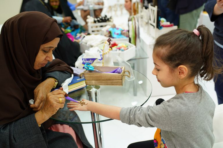 الشارقة تستعرض العادات والتقاليد الإماراتيّة