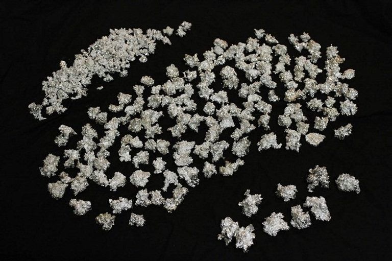 الفضة تدخل في صناعة الكثير من مستحضرات العناية بالبشرة