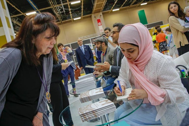 مثقفون إماراتيون يوقعون ترجمات إيطالية لأعمالهم في "تورينو للكتاب"