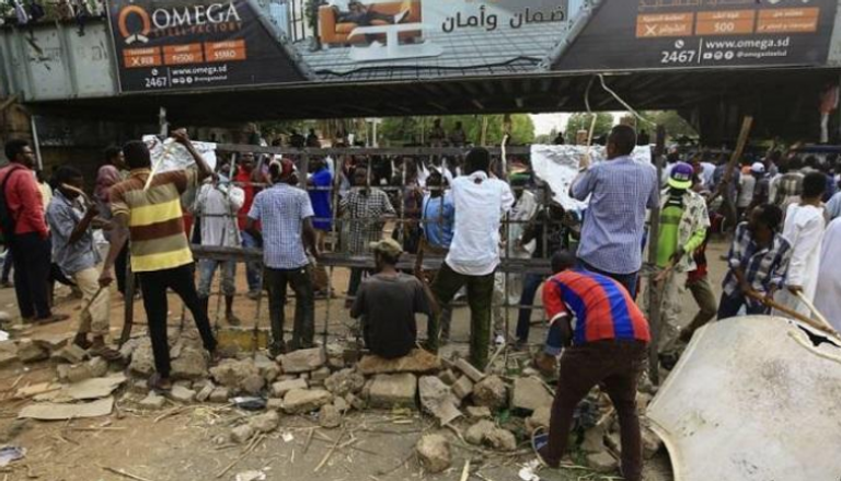 محتجون في العاصمة السودانية الخرطوم
