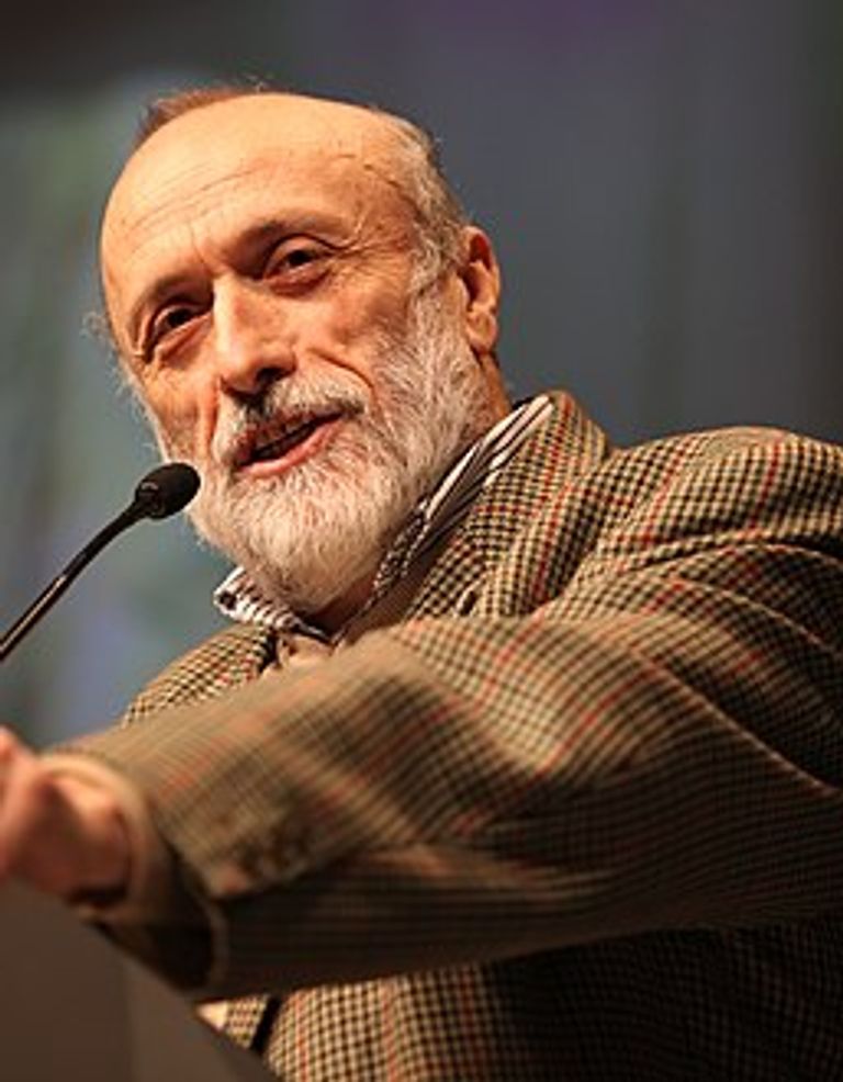 مؤسس حركة الطعام البطيء 