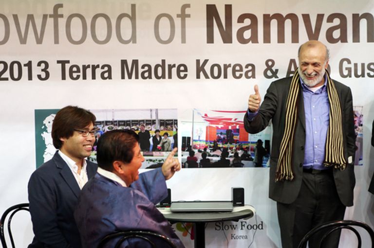 مؤسس حركة الطعام البطيء 