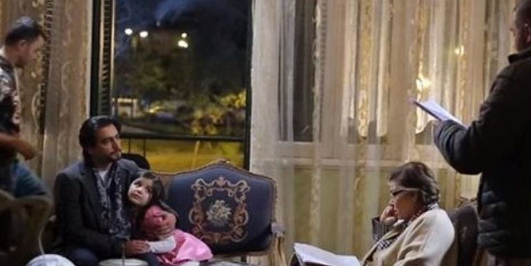 ريم عبدالقادر مع هاني سلامة في مشهد من المسلسل