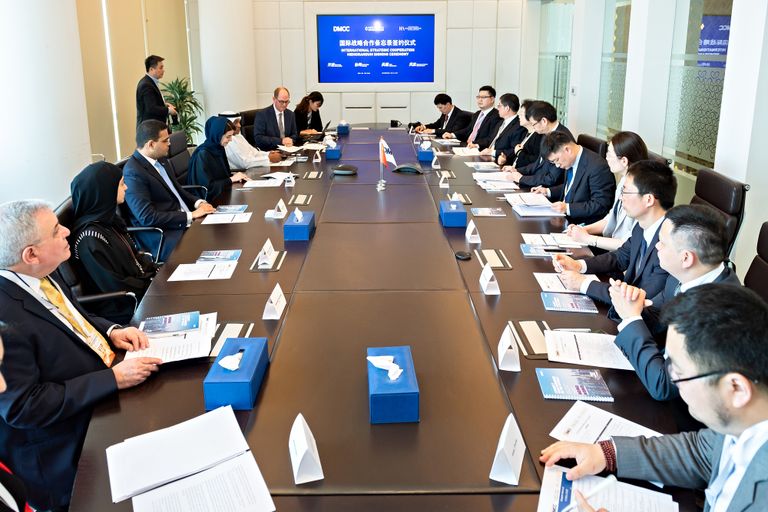 "دبي للسلع المتعددة" يوقع مذكرة تفاهم مع بورصة الصين للأحجار الكريمة