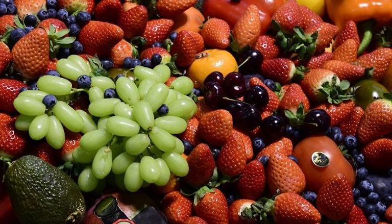 الفاكهة تحسن صحتك وتحميك من السمنة.