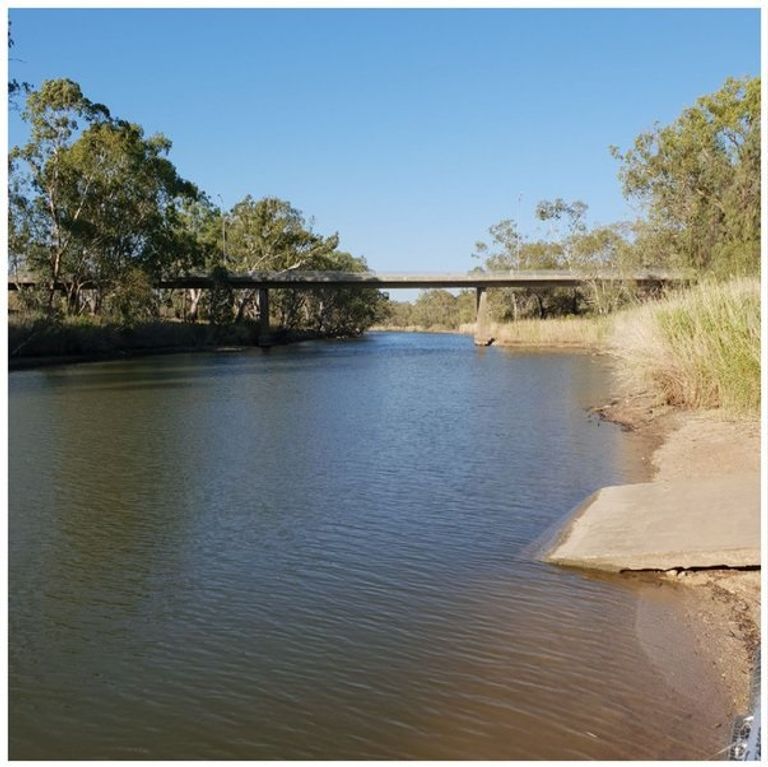 يسافر متطوعون 8 ساعات لتوصيل المياه النظيفة إلى المدينة