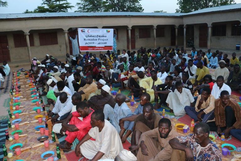 الهلال الأحمر يعزز برامجه الرمضانية في 83 دولة