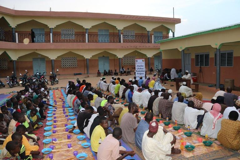 الهلال الأحمر يعزز برامجه الرمضانية في 83 دولة