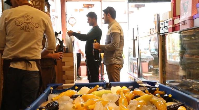 "الشراب الأسود".. ضيف مائدة رمضان في دهوك العراقية  